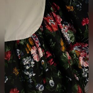 RALPH LAUREN BLUE LABLE
Cossett Isadora King bed dust ruffle.